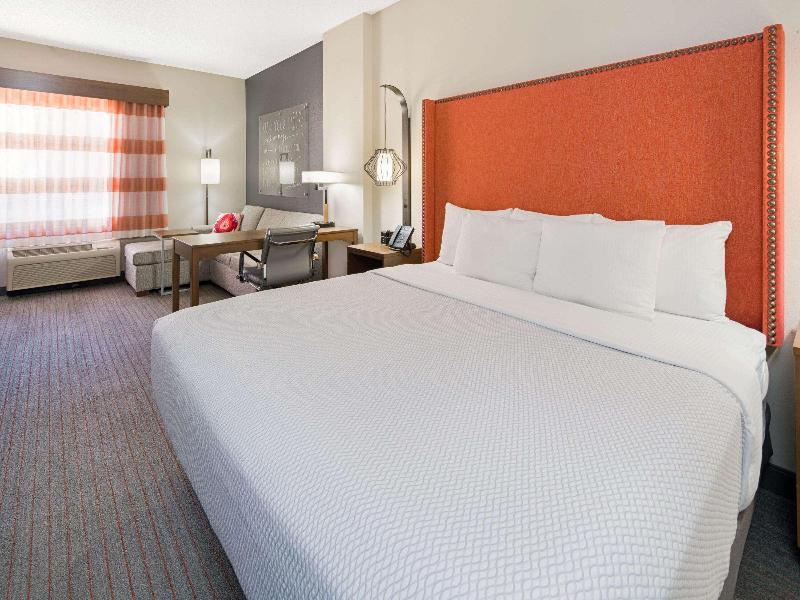 La Quinta by Wyndham Orange County Airport image