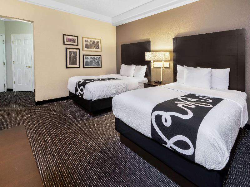 La Quinta Inn & Suites by Wyndham Mesa Superstitio image