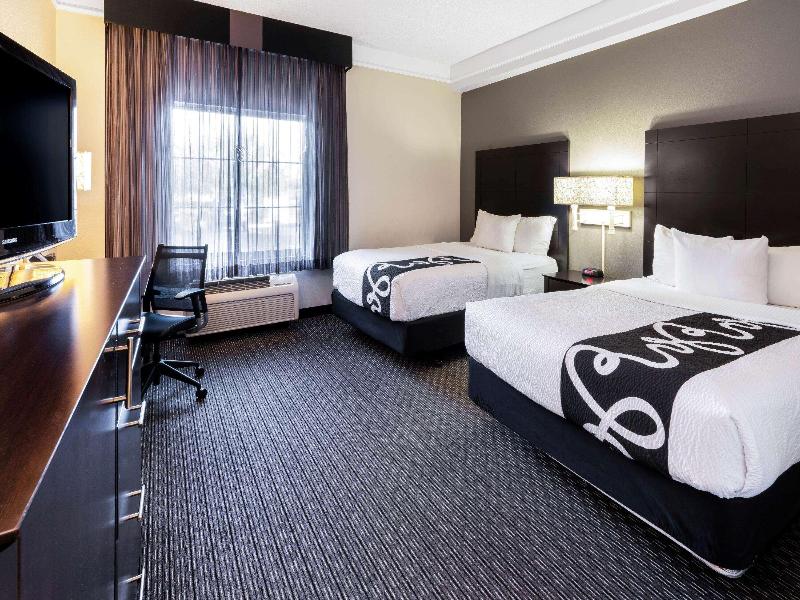 La Quinta Inn & Suites by Wyndham Mesa Superstitio image