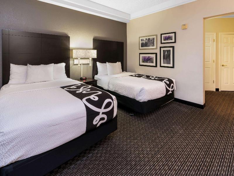 La Quinta Inn & Suites by Wyndham Mesa Superstitio image
