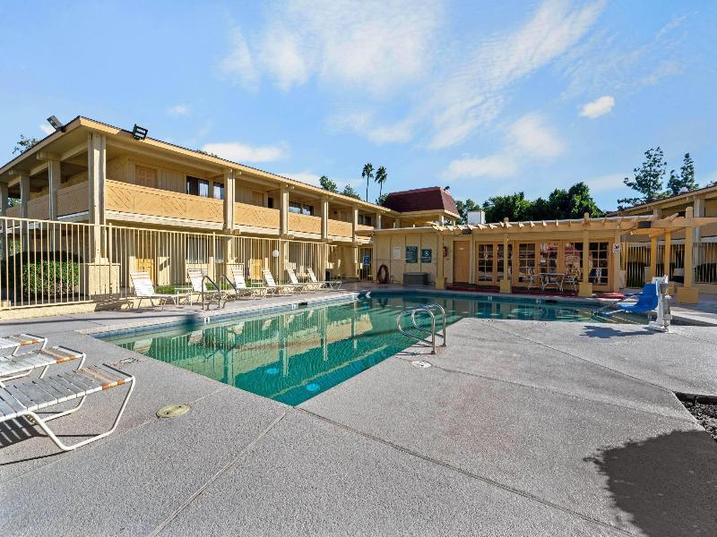 Travelodge by Wyndham Phoenix North image