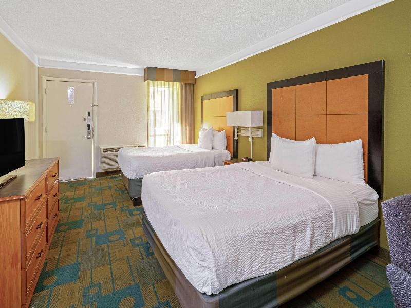 Travelodge by Wyndham Phoenix North image