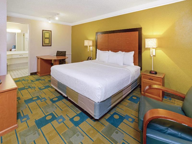 Travelodge by Wyndham Phoenix North image