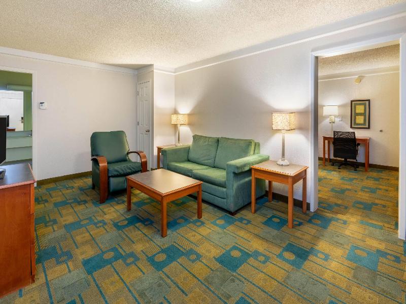 Travelodge by Wyndham Phoenix North image