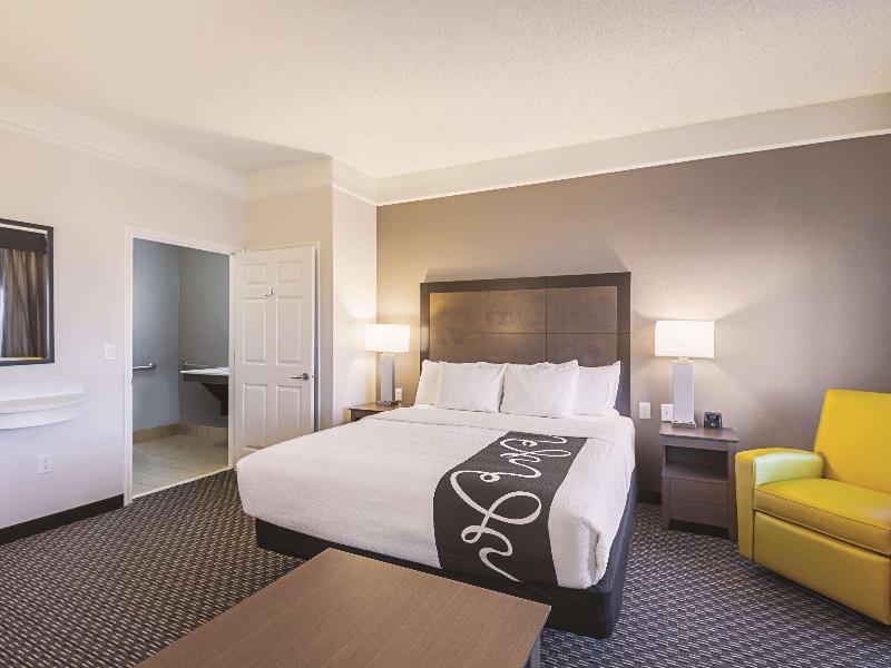 La Quinta Inn & Suites Wyndham Austin Near Domain image