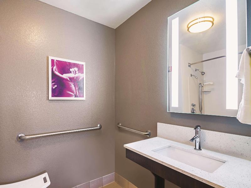 La Quinta Inn & Suites Wyndham Austin Near Domain image