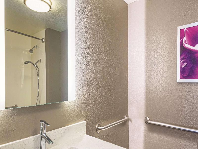 La Quinta Inn & Suites Wyndham Austin Near Domain image