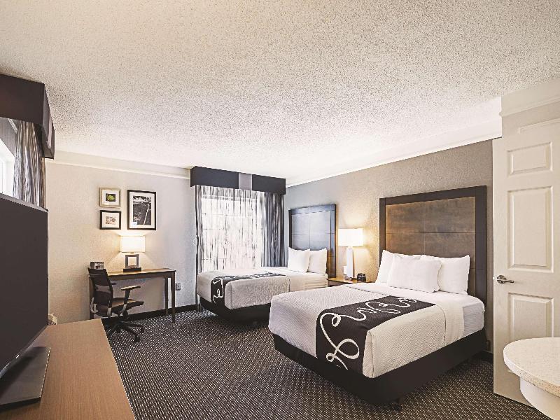 La Quinta Inn & Suites Wyndham Austin Near Domain image