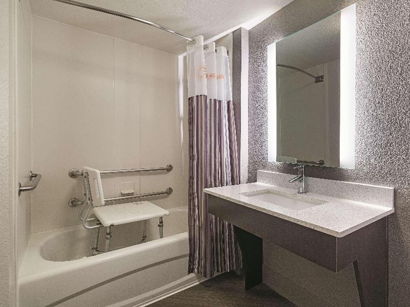 La Quinta Inn & Suites Dallas Plano West image