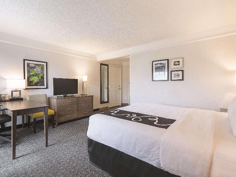 La Quinta Inn & Suites Dallas Plano West image