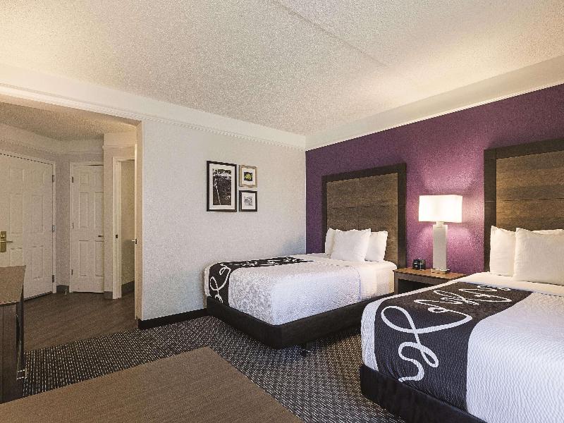 La Quinta Inn & Suites Dallas Plano West image