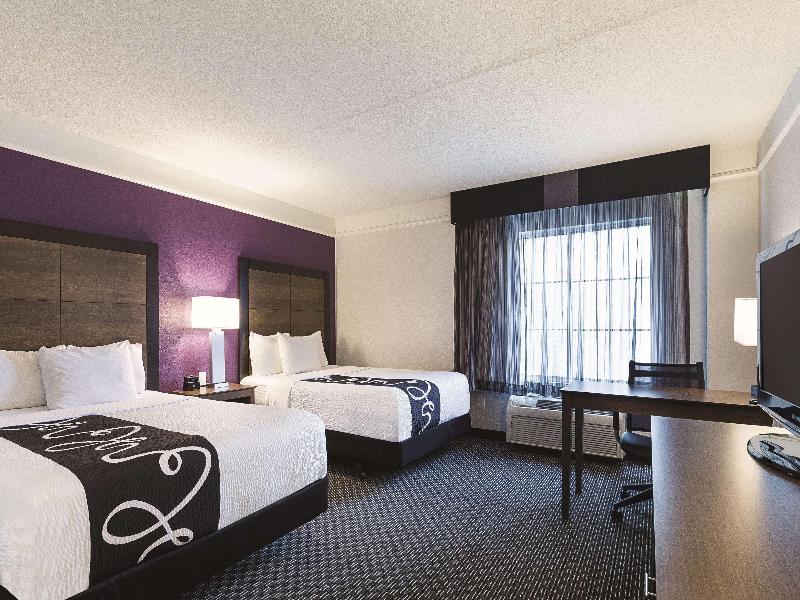 La Quinta Inn & Suites Dallas Plano West image