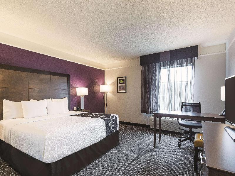 La Quinta Inn & Suites Dallas Plano West image
