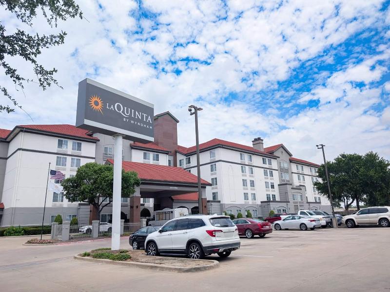 La Quinta inn & Suites DFW Airport South/Irving image