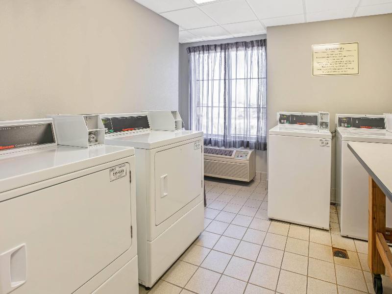 La Quinta inn & Suites DFW Airport South/Irving image