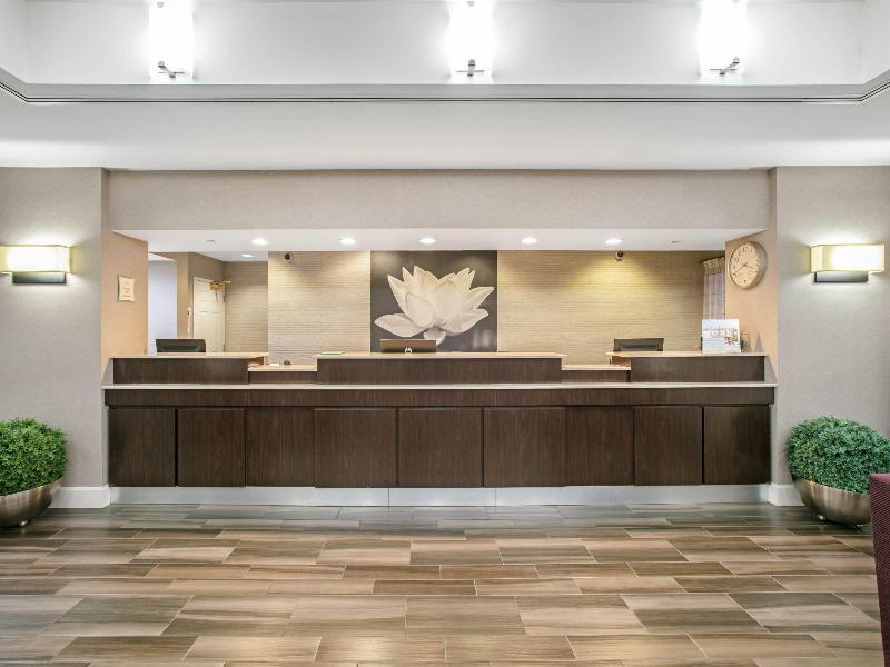La Quinta inn & Suites DFW Airport South/Irving image