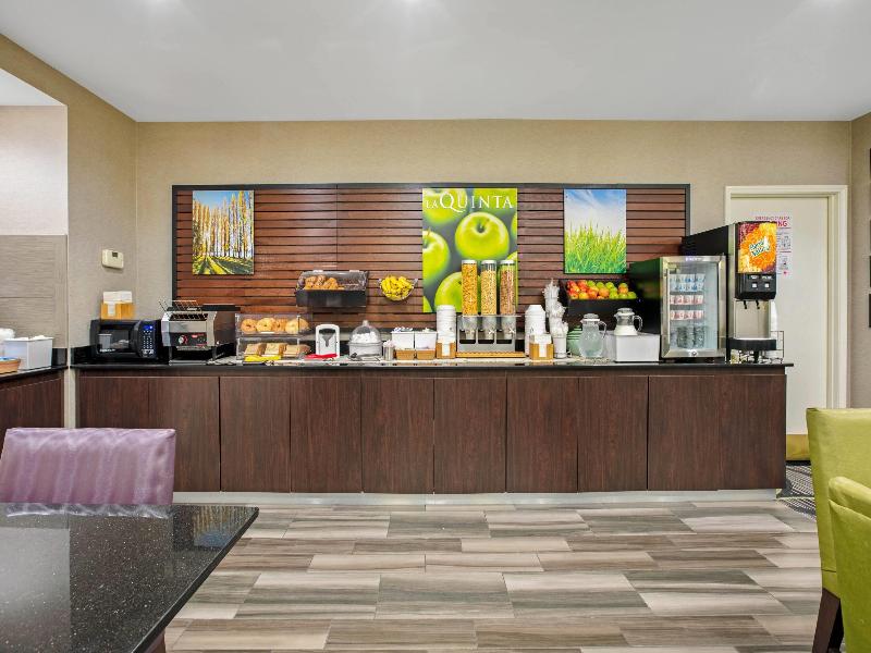 La Quinta inn & Suites DFW Airport South/Irving image