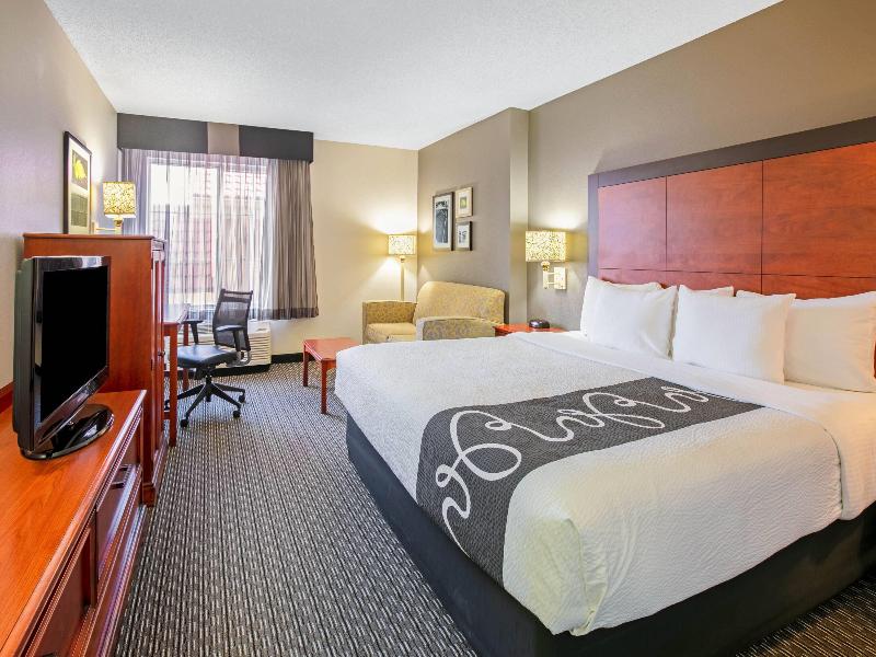 La Quinta inn & Suites DFW Airport South/Irving image