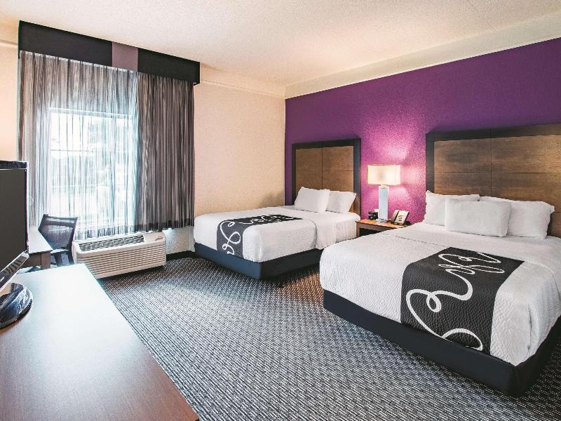 La Quinta Inn & Suites Forth Worth City View image