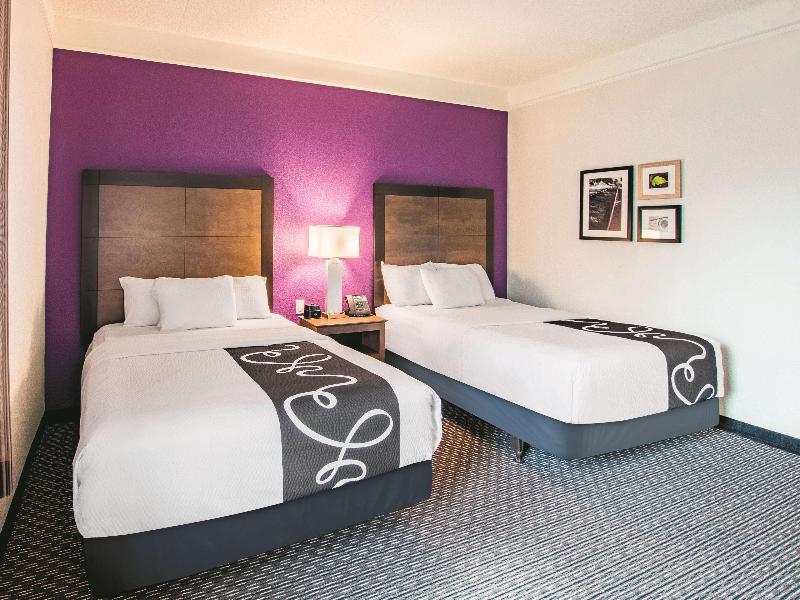 La Quinta Inn & Suites Forth Worth City View image