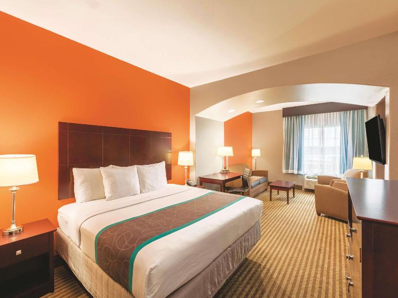 La Quinta Inn & Suites Houston Bush Airport image