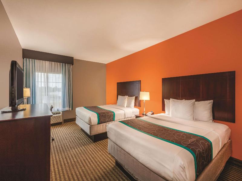 La Quinta Inn & Suites Houston Bush Airport image