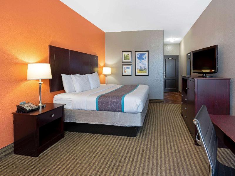 La Quinta Inn & Suites Houston Bush Airport image