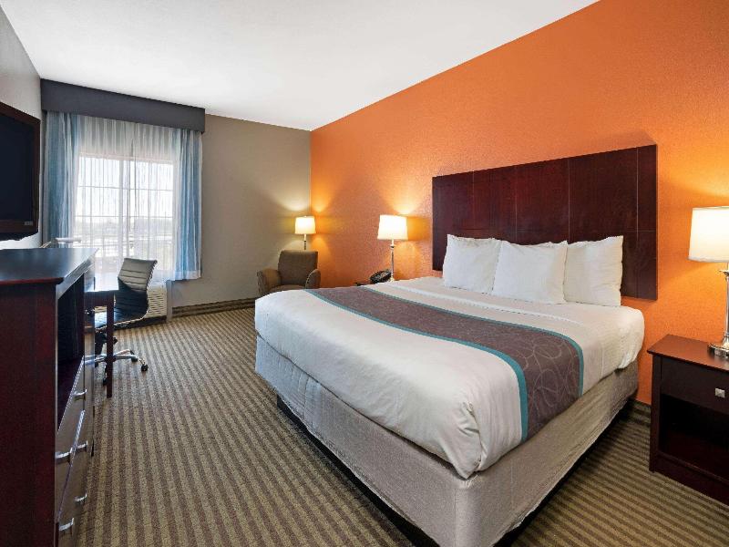 La Quinta Inn & Suites Houston Bush Airport image