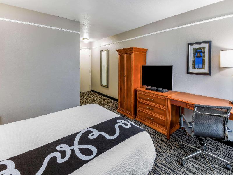 La Quinta Inn By Wyndham San Antonio Brooks City image