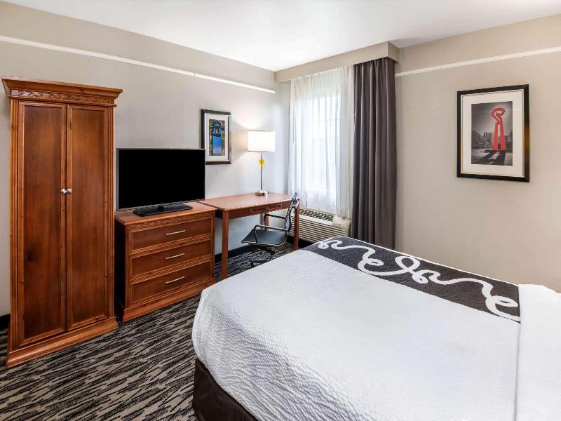 La Quinta Inn By Wyndham San Antonio Brooks City image