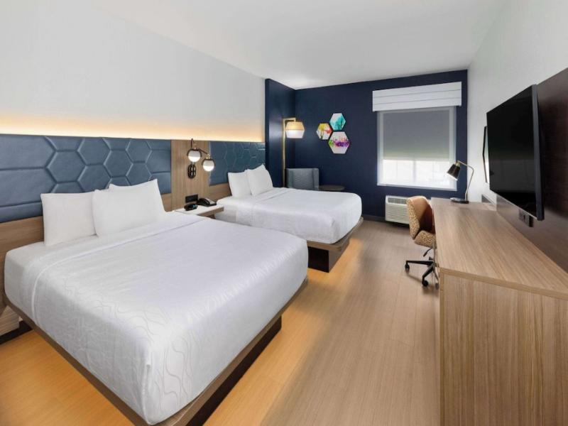 La Quinta Inn & Suites San Antonio Northwest image