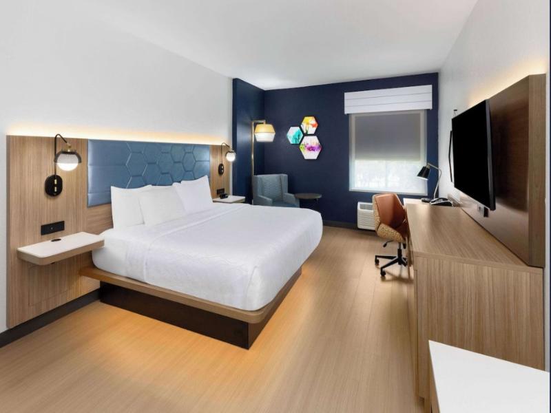 La Quinta Inn & Suites San Antonio Northwest image