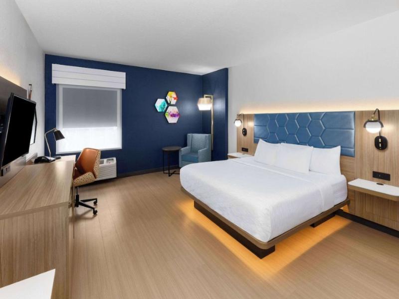 La Quinta Inn & Suites San Antonio Northwest image