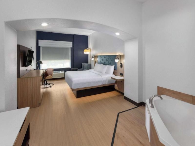 La Quinta Inn & Suites San Antonio Northwest image