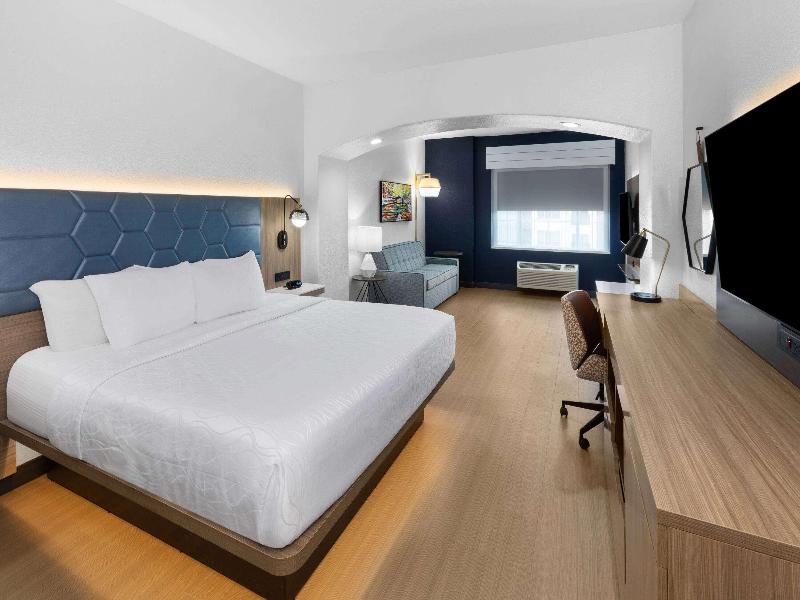 La Quinta Inn & Suites San Antonio Northwest image