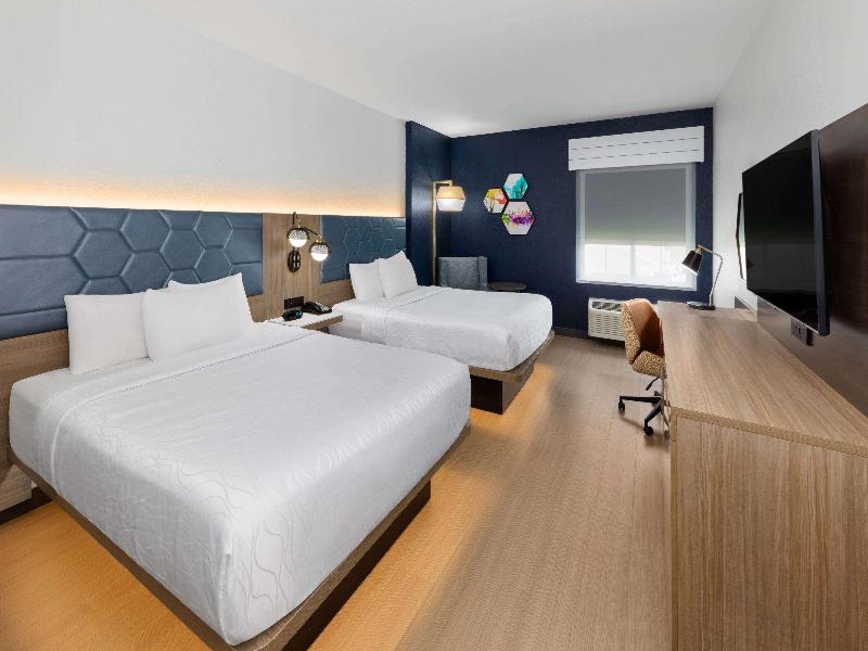 La Quinta Inn & Suites San Antonio Northwest image