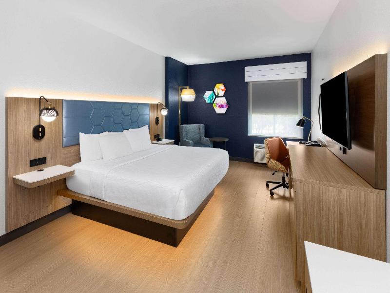 La Quinta Inn & Suites San Antonio Northwest image