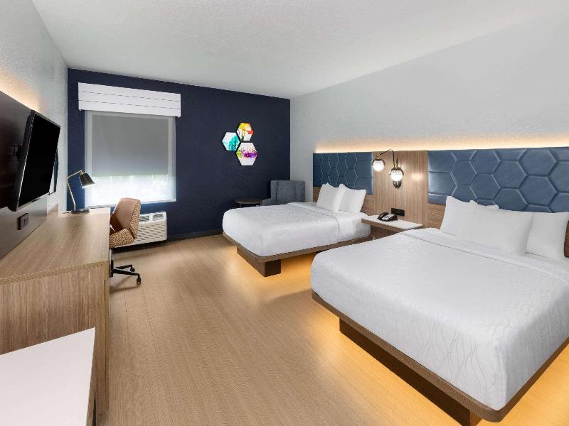 La Quinta Inn & Suites San Antonio Northwest image