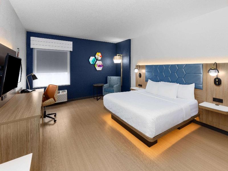 La Quinta Inn & Suites San Antonio Northwest image