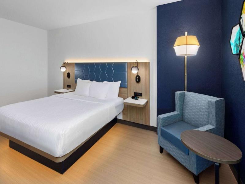La Quinta Inn & Suites San Antonio Northwest image