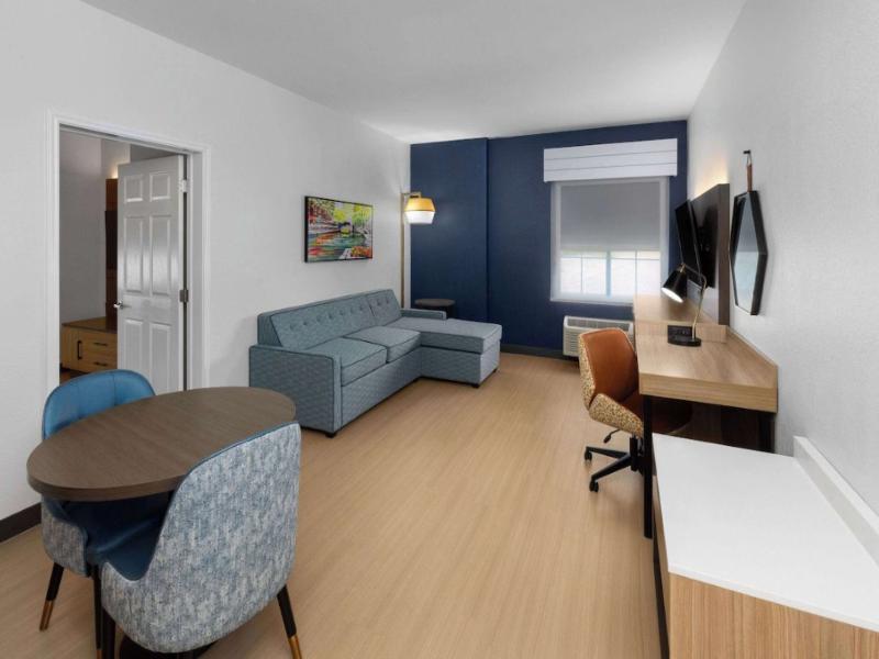 La Quinta Inn & Suites San Antonio Northwest image