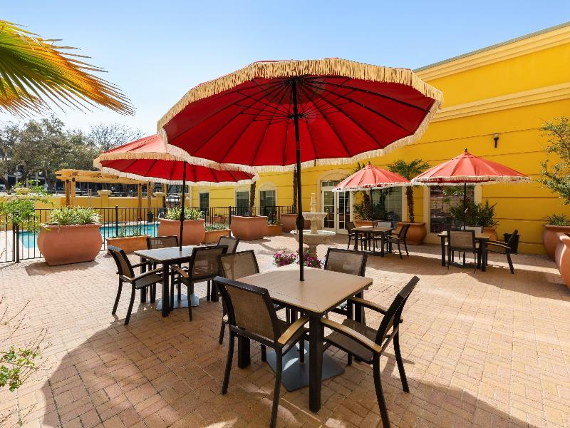 La Quinta Inn & Suites by Wyndham Medical Ctr NW image