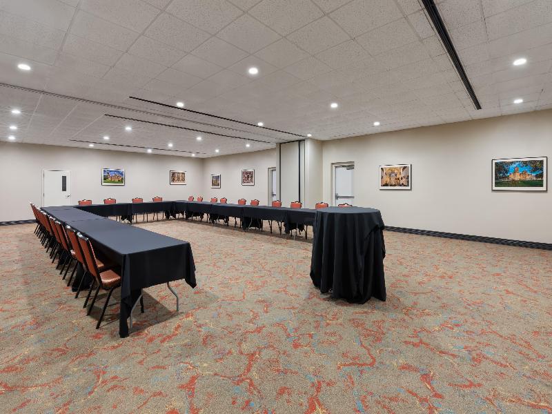 La Quinta Inn & Suites by Wyndham Medical Ctr NW image
