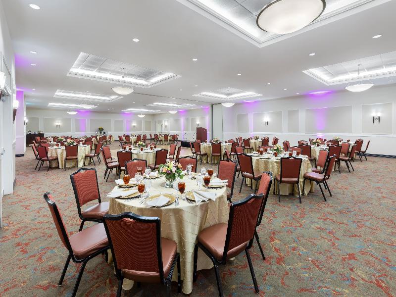 La Quinta Inn & Suites by Wyndham Medical Ctr NW image