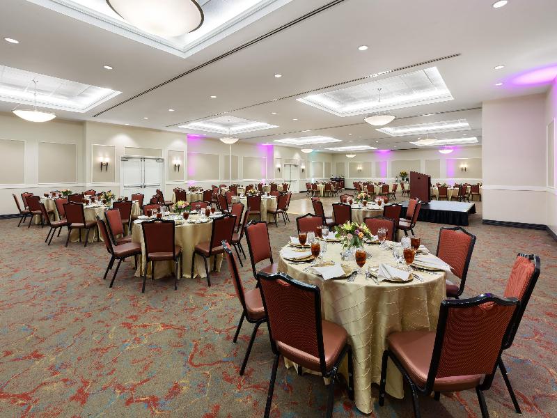 La Quinta Inn & Suites by Wyndham Medical Ctr NW image