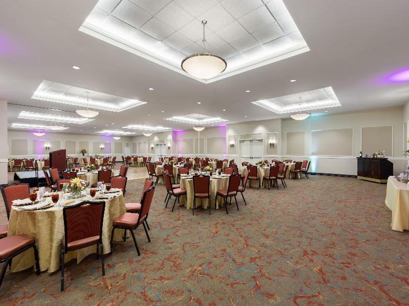 La Quinta Inn & Suites by Wyndham Medical Ctr NW image