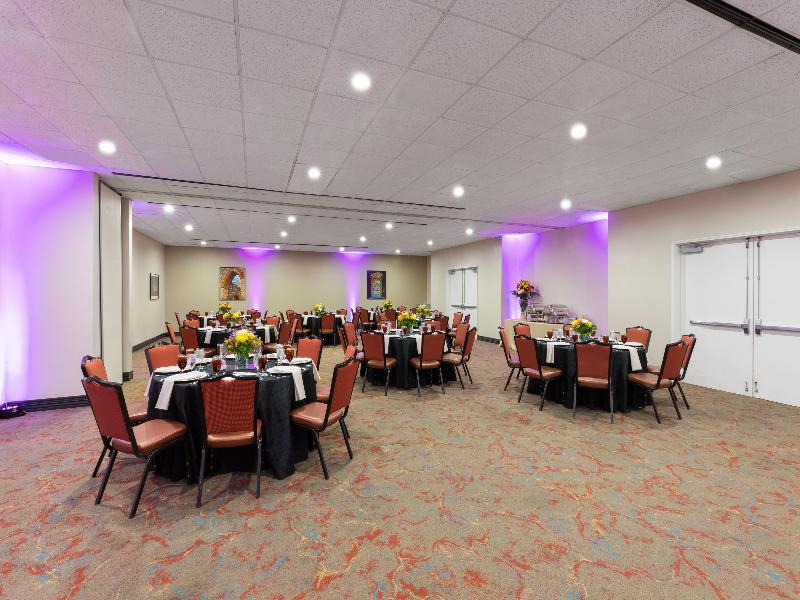 La Quinta Inn & Suites by Wyndham Medical Ctr NW image