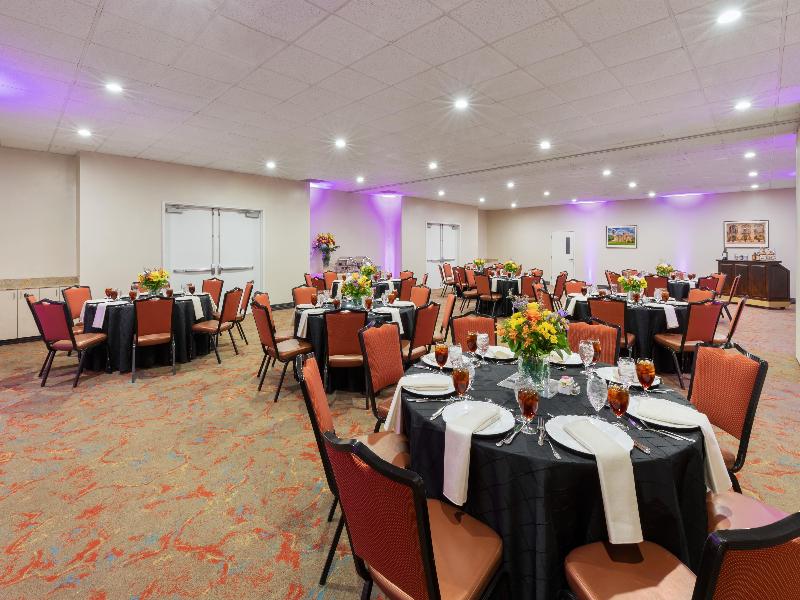 La Quinta Inn & Suites by Wyndham Medical Ctr NW image