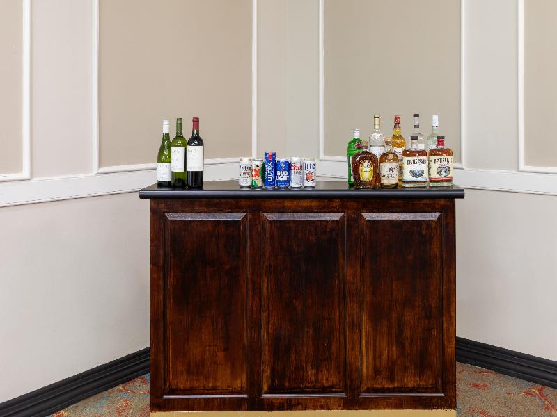 La Quinta Inn & Suites by Wyndham Medical Ctr NW image