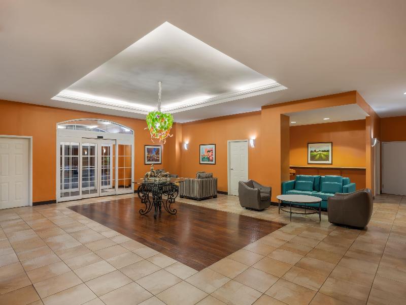 La Quinta Inn & Suites by Wyndham Medical Ctr NW image